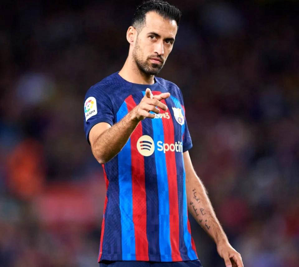 布斯克茨宣布退役，足坛再无“影帝”！梅西感慨失去得力搭档