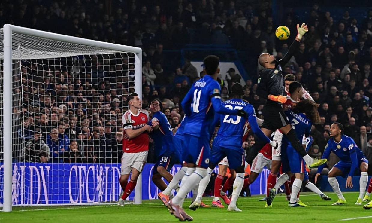 联赛杯阿森纳3-2切尔西，加纳乔梅开二度，主帅三次换人有内因